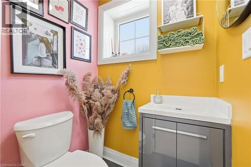 286 East 18Th Street, Hamilton, ON - Indoor Photo Showing Bathroom