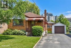 39 WICKFORD Drive North York, ON M6L 1K9