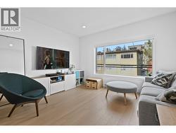 216 455 E 16TH AVENUE  Vancouver, BC V5T 2T8