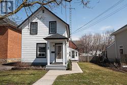 77 CEDAR STREET Belleville (Belleville Ward), ON K8P 3M2