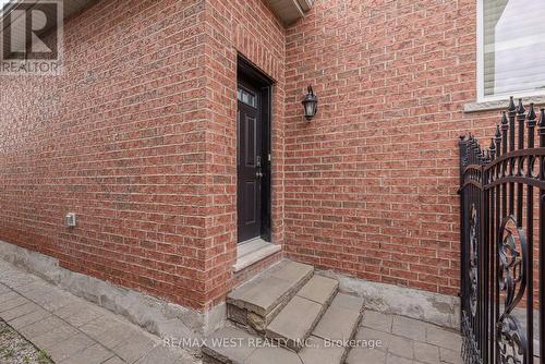 17 Hawkridge Trail, Brampton, ON - Outdoor