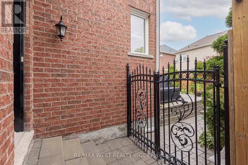 17 Hawkridge Trail, Brampton, ON - Outdoor