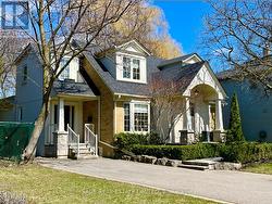 9 CANFIELD PLACE Toronto, ON M3B 2V5