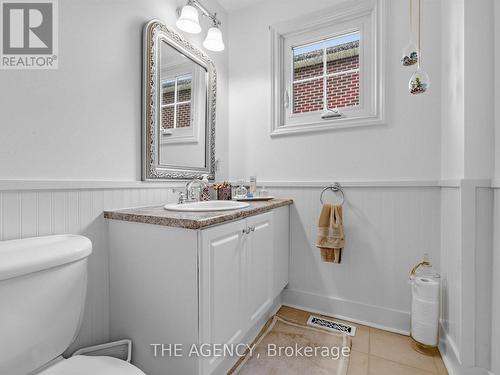 146 Crosby Avenue, Richmond Hill, ON - Indoor Photo Showing Bathroom