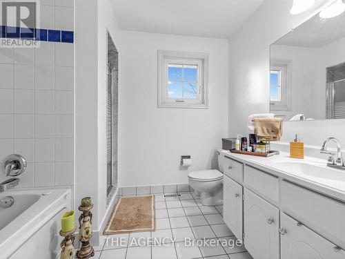 146 Crosby Avenue, Richmond Hill, ON - Indoor Photo Showing Bathroom