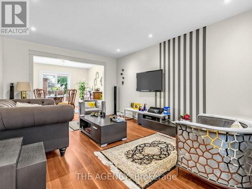 146 Crosby Avenue, Richmond Hill, ON - Indoor Photo Showing Living Room