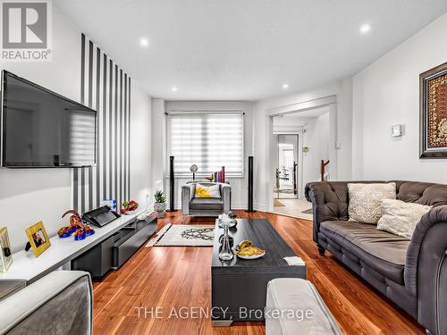 146 Crosby Avenue, Richmond Hill, ON - Indoor Photo Showing Living Room