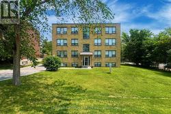 4 - 9901 YONGE STREET Richmond Hill, ON L4C 1V1