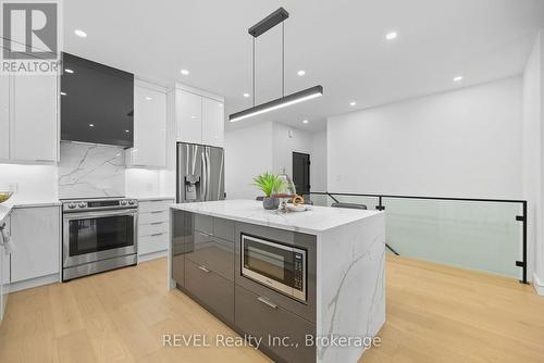 40 Ivy Crescent, Thorold (Confederation Heights), ON - Indoor Photo Showing Kitchen With Stainless Steel Kitchen With Upgraded Kitchen