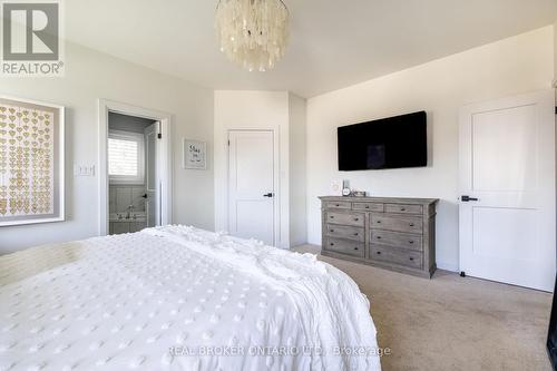 19 Cheslock Crescent, Oro-Medonte, ON - Indoor Photo Showing Bedroom