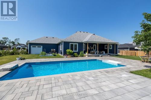 19 Cheslock Crescent, Oro-Medonte, ON - Outdoor With In Ground Pool With Backyard