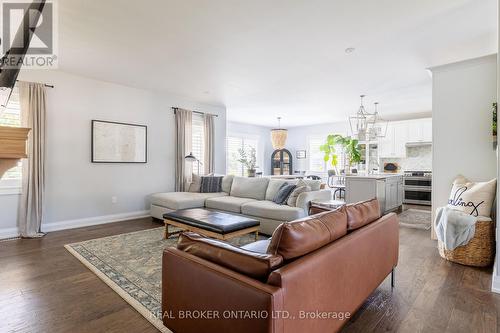 19 Cheslock Crescent, Oro-Medonte, ON - Indoor Photo Showing Living Room