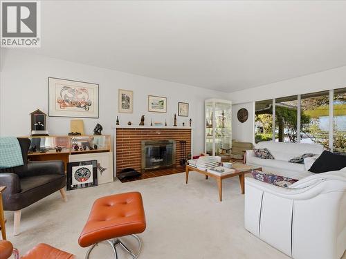 1430 Nelson Avenue, West Vancouver, BC - Indoor Photo Showing Living Room With Fireplace