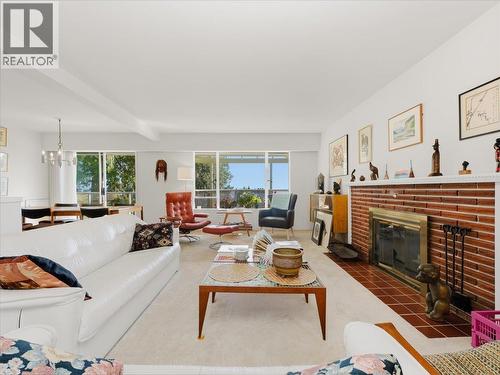 1430 Nelson Avenue, West Vancouver, BC - Indoor Photo Showing Living Room With Fireplace