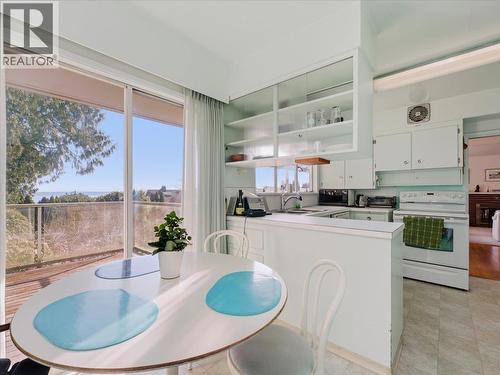 1430 Nelson Avenue, West Vancouver, BC - Indoor