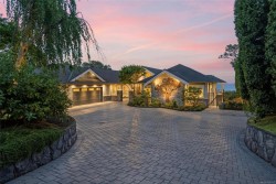 2226 Arbutus Rd Saanich, BC V8N 1V3