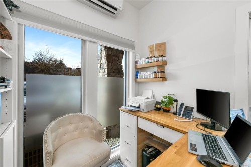 111-689 Hoffman Ave, Langford, BC - Indoor Photo Showing Office