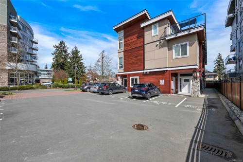 111-689 Hoffman Ave, Langford, BC - Outdoor