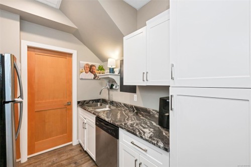 111-689 Hoffman Ave, Langford, BC - Indoor Photo Showing Kitchen With Double Sink