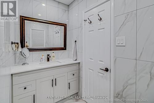 17 Electro Road, Toronto, ON - Indoor Photo Showing Bathroom