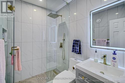 17 Electro Road, Toronto, ON - Indoor Photo Showing Bathroom