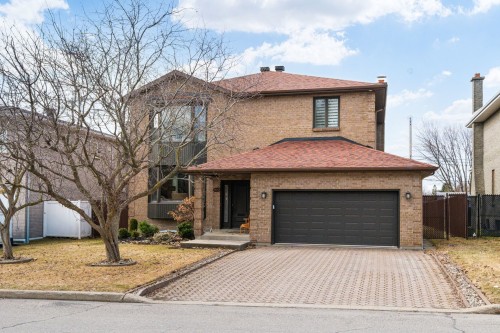 4990 Rue Félix-McLernan  Montréal (Pierrefonds-Roxboro), QC H8Y 3K1