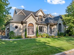 140 Rue Beaumont O. Saint-Bruno-De-Montarville, QC J3V 6H9