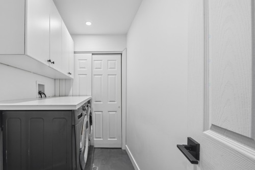 Salle de lavage - 4556 Ch. Salaberry, Carignan, QC - Indoor Photo Showing Laundry Room