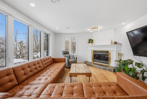 Salon - 4556 Ch. Salaberry, Carignan, QC - Indoor Photo Showing Living Room With Fireplace