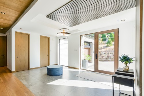 Hall d'entrée/Vestibule - 140 Ch. Hunter, Saint-Hippolyte, QC - Indoor Photo Showing Other Room