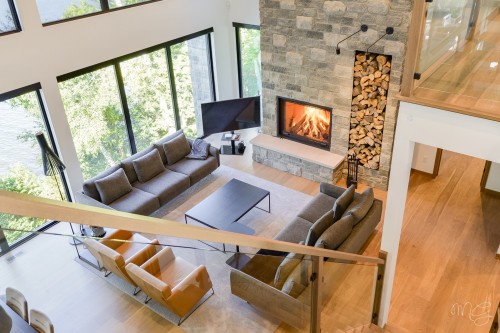 Vue d'ensemble - 140 Ch. Hunter, Saint-Hippolyte, QC - Indoor Photo Showing Living Room With Fireplace