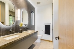 Salle de bains attenante à la CCP - 