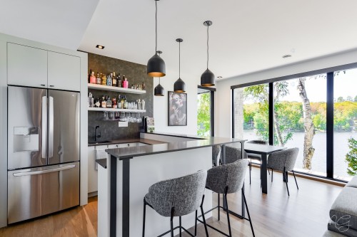Salle familiale - 140 Ch. Hunter, Saint-Hippolyte, QC - Indoor Photo Showing Kitchen