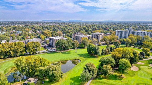 Nearby - 108-1665 Av. Victoria, Saint-Lambert, QC - Outdoor With View