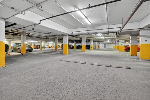 Garage - 114-450 Rue St-Georges, Saint-Lambert, QC - Indoor Photo Showing Garage