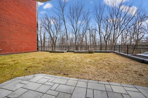 Courtyard - 114-450 Rue St-Georges, Saint-Lambert, QC - Outdoor