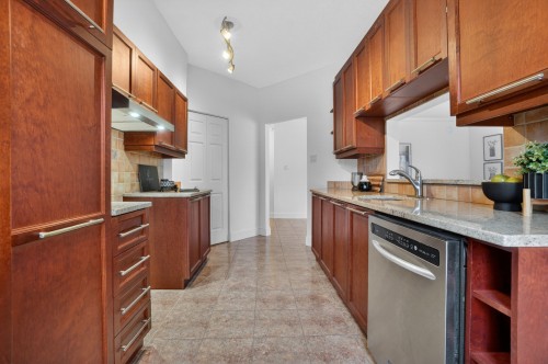Kitchen - 114-450 Rue St-Georges, Saint-Lambert, QC - Indoor Photo Showing Kitchen