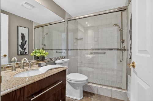 Bathroom - 114-450 Rue St-Georges, Saint-Lambert, QC - Indoor Photo Showing Bathroom