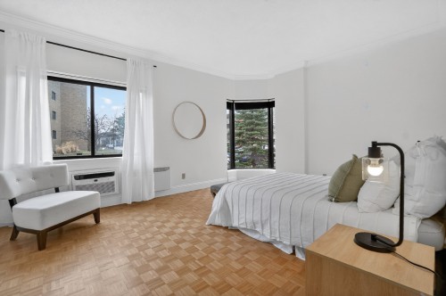 Master Bedroom - 114-450 Rue St-Georges, Saint-Lambert, QC - Indoor Photo Showing Bedroom