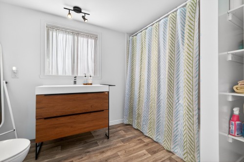 Salle de bains - 52 Rue Principale, Saint-Adalbert, QC 