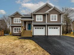 31 Colville Court  Beaver Bank, NS B4G 1B8