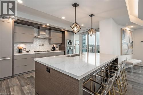 2060 Lakeshore Road Unit# 608, Burlington, ON - Indoor Photo Showing Kitchen With Upgraded Kitchen