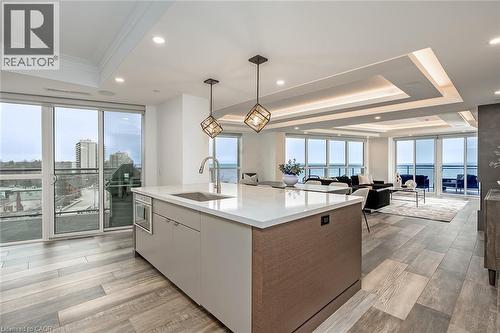 2060 Lakeshore Road Unit# 608, Burlington, ON - Indoor Photo Showing Kitchen With Upgraded Kitchen