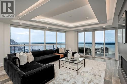 2060 Lakeshore Road Unit# 608, Burlington, ON - Indoor Photo Showing Living Room