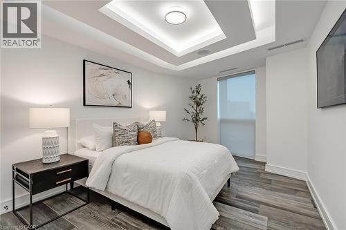 2060 Lakeshore Road Unit# 608, Burlington, ON - Indoor Photo Showing Bedroom