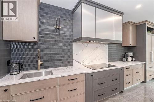 2060 Lakeshore Road Unit# 608, Burlington, ON - Indoor Photo Showing Kitchen