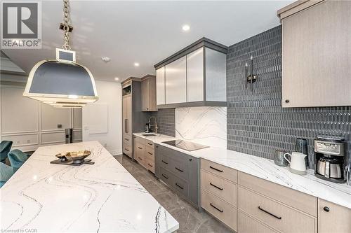 2060 Lakeshore Road Unit# 608, Burlington, ON - Indoor Photo Showing Kitchen With Upgraded Kitchen
