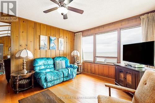 1697 Champlain Road, Tiny, ON - Indoor Photo Showing Other Room