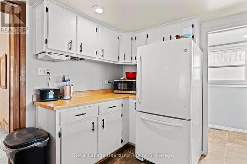 107 Victoria Street N, Goderich (Goderich (Town)), ON - Indoor Photo Showing Kitchen