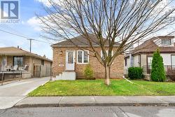 196 IVON AVENUE  Hamilton (Normanhurst), ON L8H 5S8